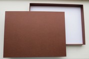 Картонная футляр А4 из бумвинила коричневого цвета